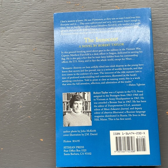 Like new. Book title, the innocent, a novel by Robert Taylor, Gay interest - Picture 2 of 5